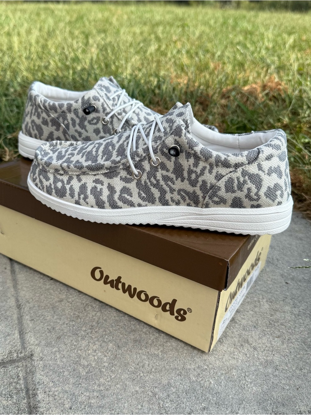NIB OUTWOODS women’s shoes grey gray combo women’s size 7